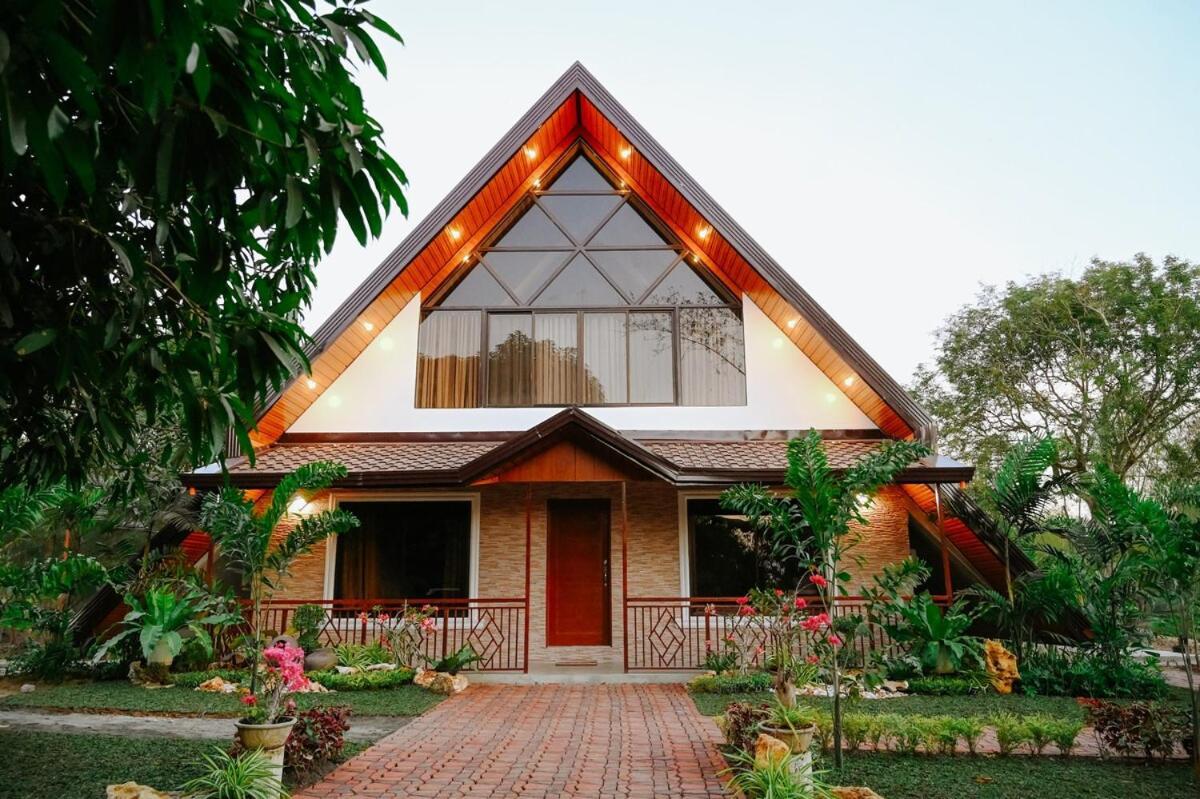 Redwood Cabin Bolinao Экстерьер фото